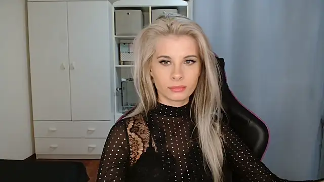 KristineGlow online show from March 30, 2026, 6:20 pm