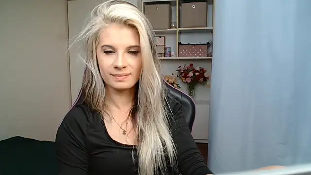 Snapshot of KristineGlow chatting on July 22, 2026, 2:20 pm KristineGlow online show from July 22, 2026, 2:20 pm