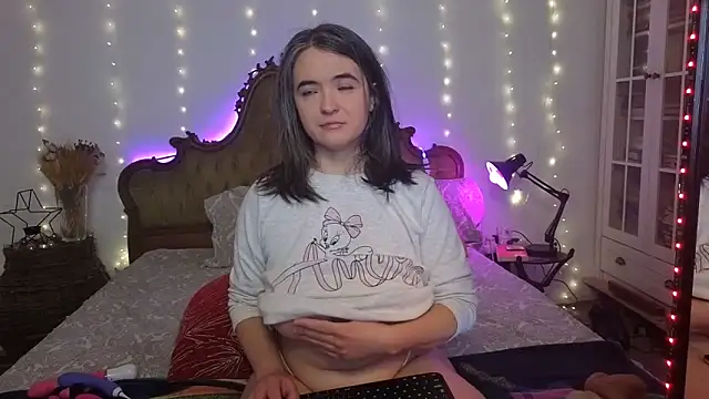 Snapshot of SilkenSin chatting on February 3, 2026, 9:47 am SilkenSin online show from February 3, 2026, 9:47 am