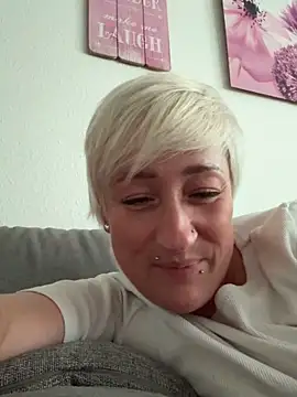 Snapshot of Rozendefotz chatting on May 25, 2026, 6:47 pm Rozendefotz online show from May 25, 2026, 6:47 pm