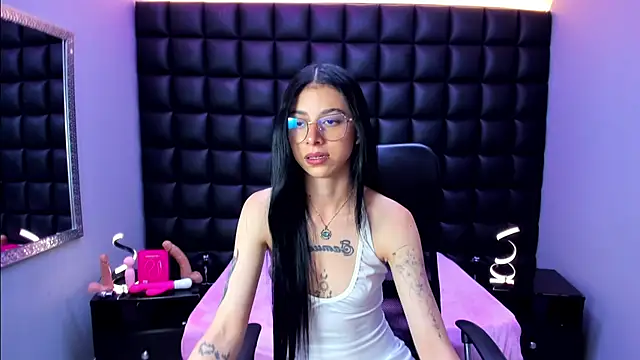 Snapshot of Dulce_Miaa_ chatting on July 6, 2026, 6:21 pm Dulce Miaa online show from July 6, 2026, 6:21 pm