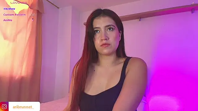 BrunnetAri  online show from October 20, 2025, 3:23 pm