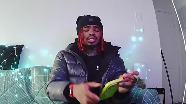 Snapshot of risktakinndolo chatting on November 24, 2025, 7:46 pm risktakinndolo online show from November 24, 2025, 7:46 pm