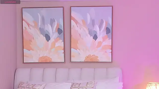 MiaTaylorSweet online show from April 14, 2026, 3:51 pm