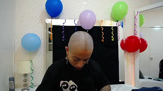 LunaRichy  online show from September 24, 2025, 12:41 pm