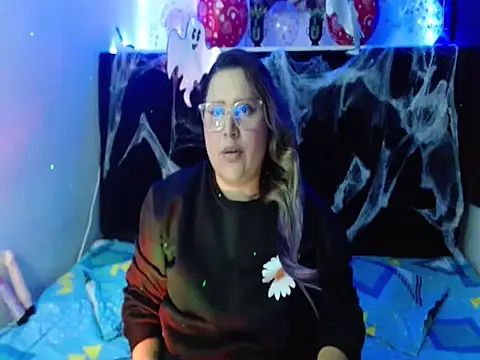 EmmaTower online show from October 10, 2025, 7:13 pm