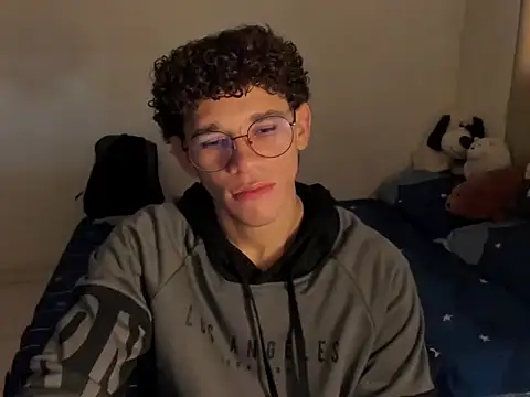 Tom Blues online show from October 27, 2025, 4:22 pm