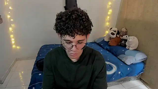 Tom Blues online show from November 24, 2025, 4:51 pm