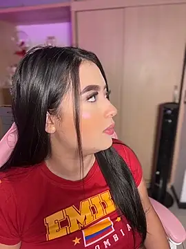 Emiily Moore1 online show from April 14, 2026, 10:05 pm