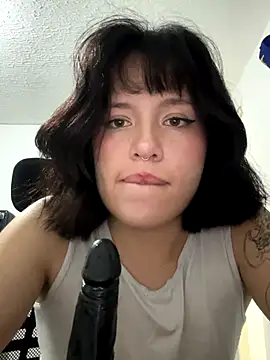 Snapshot of aliciia_23 chatting on September 28, 2025, 5:35 am aliciia 23 online show from September 28, 2025, 5:35 am
