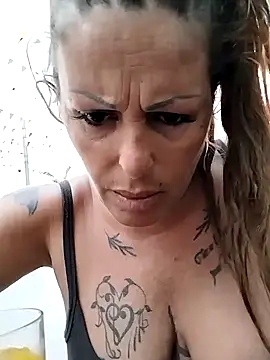 Snapshot of canariamorbosa chatting on September 24, 2025, 6:33 pm canariamorbosa online show from September 24, 2025, 6:33 pm