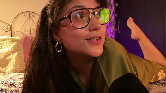 Avelyne online show from March 18, 2026, 11:08 pm