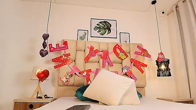 elizawiliamst online show from September 19, 2025, 12:06 pm