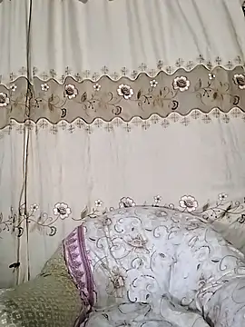 Vyxen   online show from January 14, 2026, 4:40 am