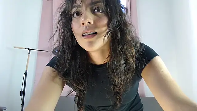 WendySuns  online show from September 13, 2025, 9:03 pm