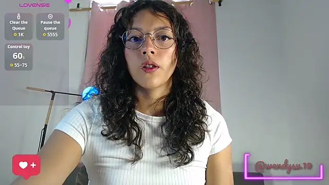 WendySuns  online show from September 16, 2025, 6:09 pm