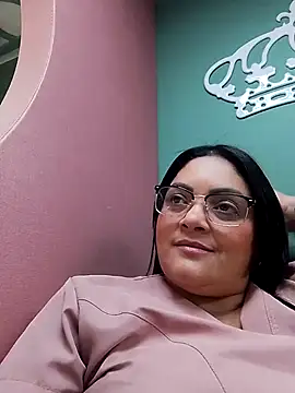 tiffany Johnson1 online show from November 19, 2025, 3:56 pm