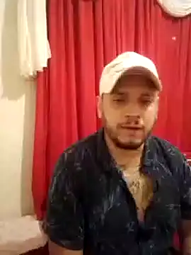 Snapshot of LatinoBr20 chatting on September 15, 2025, 4:12 am LatinoBr20 online show from September 15, 2025, 4:12 am