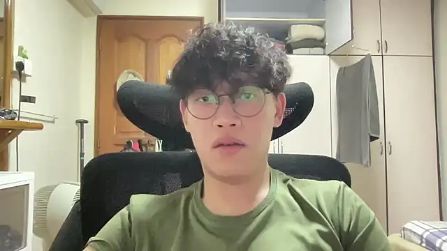 Passionatetwink2 online show from April 11, 2026, 5:17 pm