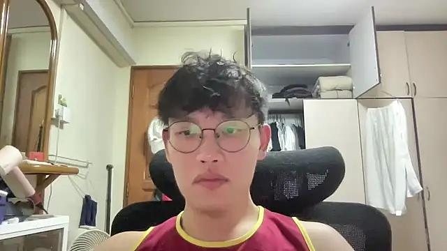 Passionatetwink2 online show from May 9, 2026, 3:17 pm