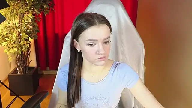 E l i z e  online show from October 8, 2025, 5:16 am