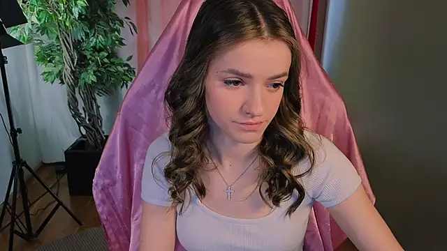 E l i z e  online show from April 7, 2026, 5:19 am