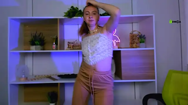 Snapshot of mila_glow1 chatting on September 8, 2025, 4:28 pm mila glow1 online show from September 8, 2025, 4:28 pm