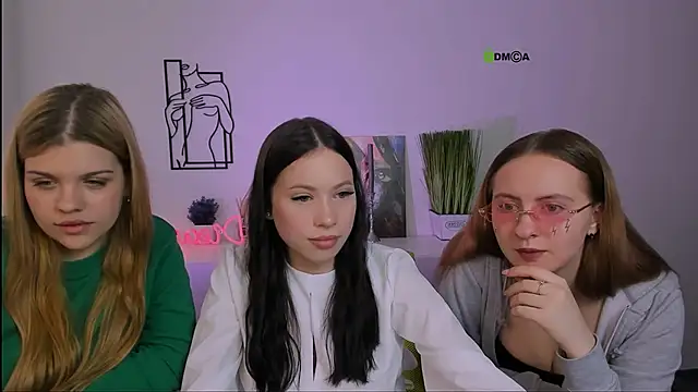 Snapshot of mila_glow1 chatting on September 16, 2025, 9:21 am mila glow1 online show from September 16, 2025, 9:21 am