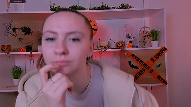 Snapshot of mila_glow1 chatting on November 3, 2025, 5:42 am mila glow1 online show from November 3, 2025, 5:42 am