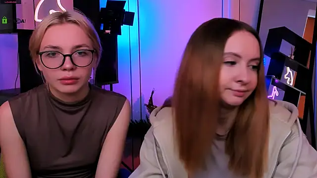 Snapshot of mila_glow1 chatting on November 18, 2025, 12:09 pm mila glow1 online show from November 18, 2025, 12:09 pm