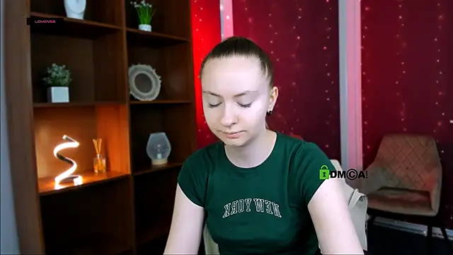 Snapshot of mila_glow1 chatting on December 2, 2025, 6:19 am mila glow1 online show from December 2, 2025, 6:19 am