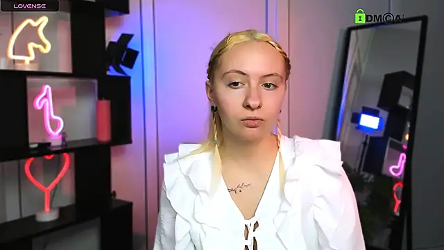 Snapshot of mila_glow1 chatting on December 17, 2025, 7:31 pm mila glow1 online show from December 17, 2025, 7:31 pm