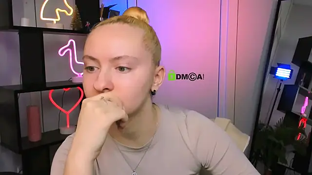 Snapshot of mila_glow1 chatting on December 21, 2025, 6:31 am mila glow1 online show from December 21, 2025, 6:31 am