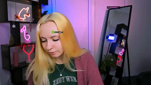 Snapshot of mila_glow1 chatting on January 6, 2026, 7:39 pm mila glow1 online show from January 6, 2026, 7:39 pm