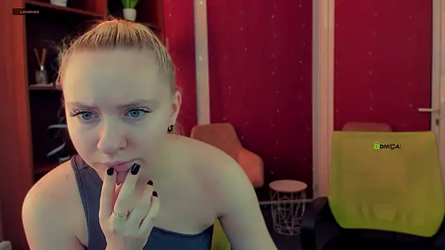 Snapshot of mila_glow1 chatting on February 3, 2026, 12:32 pm mila glow1 online show from February 3, 2026, 12:32 pm