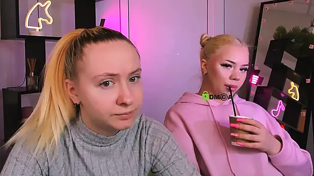 Snapshot of mila_glow1 chatting on March 3, 2026, 12:44 pm mila glow1 online show from March 3, 2026, 12:44 pm