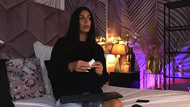 EvaRhea online show from April 4, 2026, 2:54 am