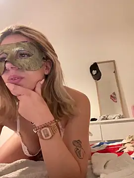 Snapshot of DouceAngela69 chatting on November 20, 2025, 7:13 pm DouceAngela69 online show from November 20, 2025, 7:13 pm