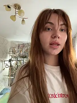 Snapshot of LunaMillie chatting on July 21, 2026, 3:58 pm LunaMillie online show from July 21, 2026, 3:58 pm
