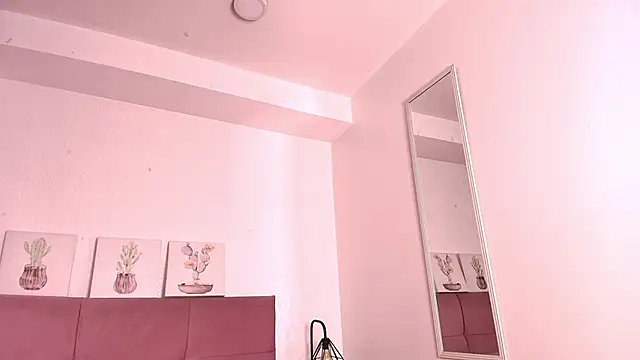 Snapshot of CamiilaGlow chatting on September 24, 2025, 5:27 pm CamiilaGlow online show from September 24, 2025, 5:27 pm