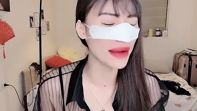 Snapshot of MaiLiiil chatting on October 14, 2025, 10:49 am MaiLiiil online show from October 14, 2025, 10:49 am