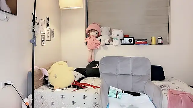 Snapshot of MaiLiiil chatting on December 21, 2025, 2:46 pm MaiLiiil online show from December 21, 2025, 2:46 pm