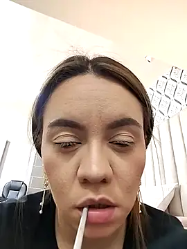 Sky Junne online show from September 27, 2025, 5:07 pm