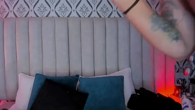 Sky Junne online show from April 11, 2026, 5:50 pm