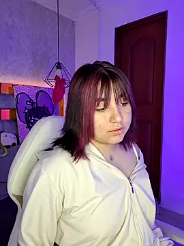 sophiievv online show from December 17, 2025, 6:58 pm