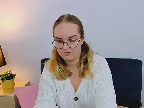 AliceCrazy69 online show from November 7, 2025, 1:11 pm