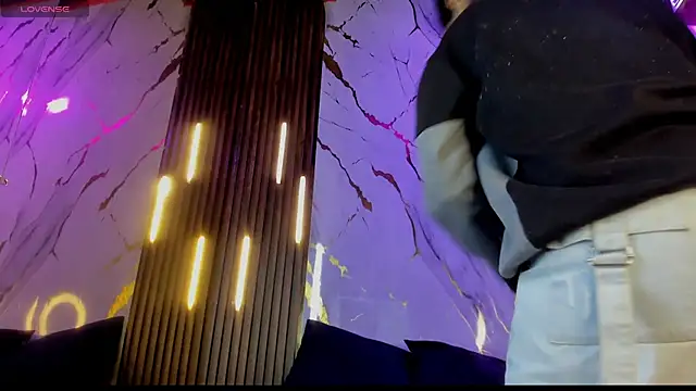 VictoriaDuart online show from September 25, 2025, 7:50 pm