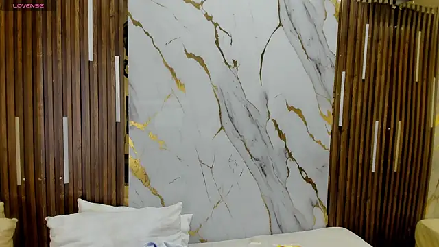 VictoriaDuart online show from November 21, 2025, 7:45 pm