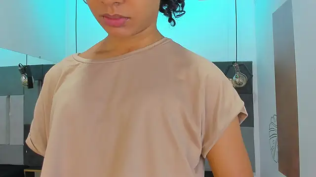 VictoriaDuart online show from February 19, 2026, 8:27 pm