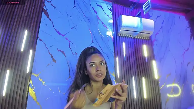 VictoriaDuart online show from March 9, 2026, 8:46 pm